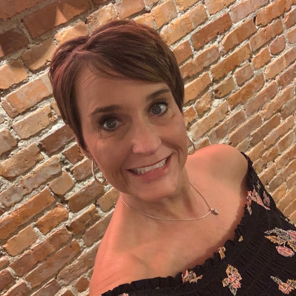 Meet your Posher, Pamela - Picture 1 of 1